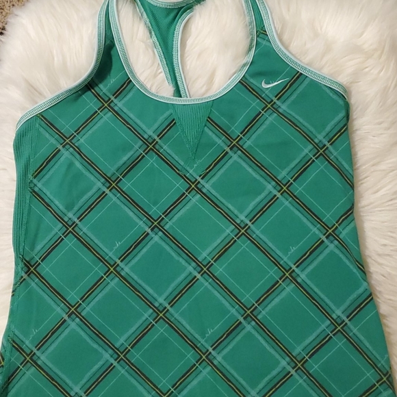 ❤ Nike green racerback workout shirt - Picture 1 of 3